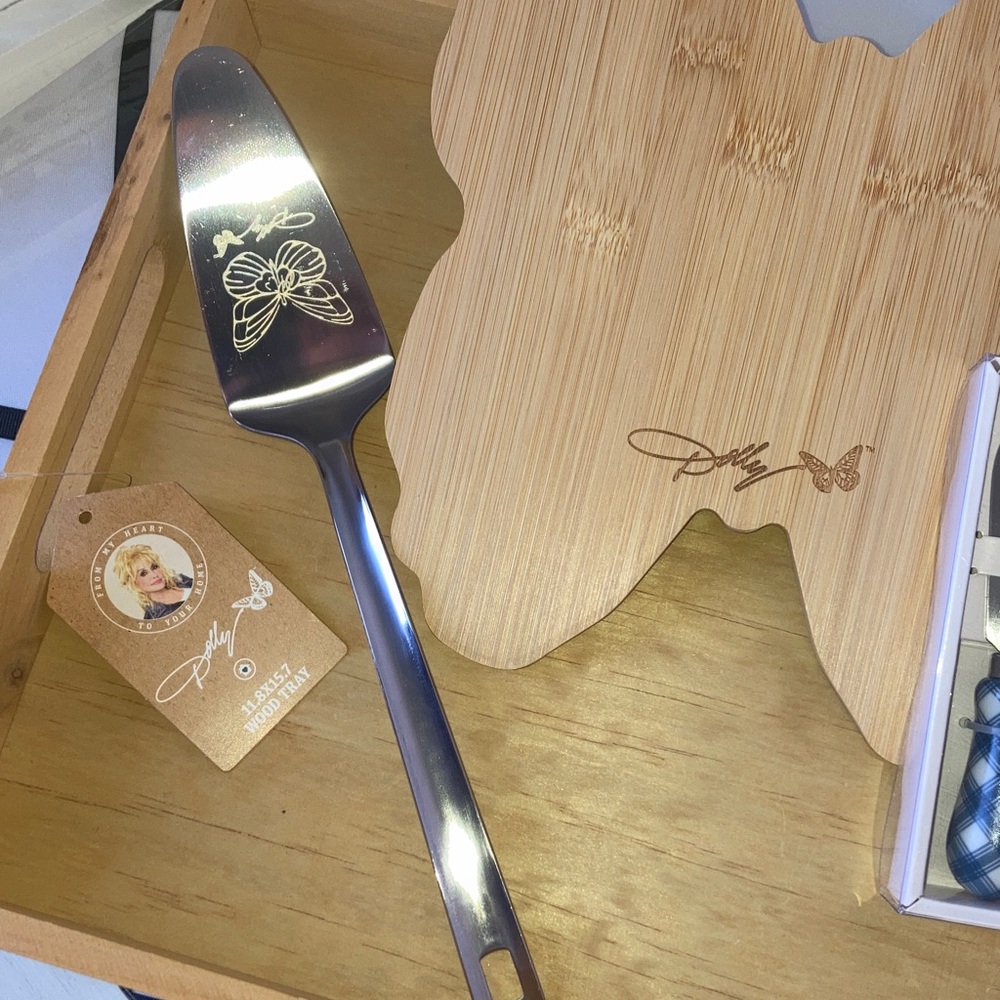 Dolly Collection Butterfly Cheese Board and Knife Set, Serving tray - Picture 3 of 5